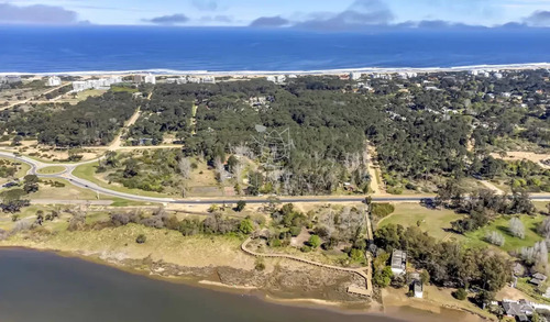 Lote En Venta En Rincón Del Indio, Punta Del Este A Metros De La Barra Ideal Para Inversionistas, Barrio Privado O Edificio.