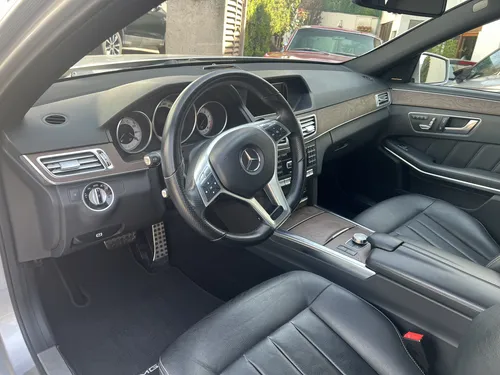 Mercedes Benz E400 Sedan