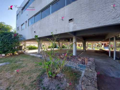 Muy Lindo Apartamento En Venta A Metros De La Playa - Ref: 9486