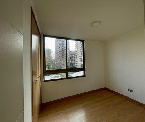 Departamento En Arriendo De 2 Dorm. En Calle Carmen
