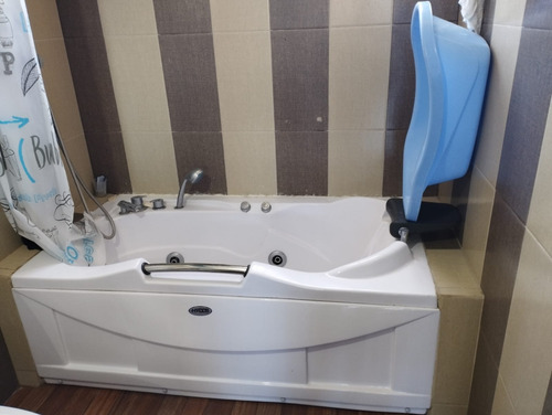 De Oportunidad Se Vende Hermosa Casa Tipo Americana En El Sur De Quito; Negociable.
