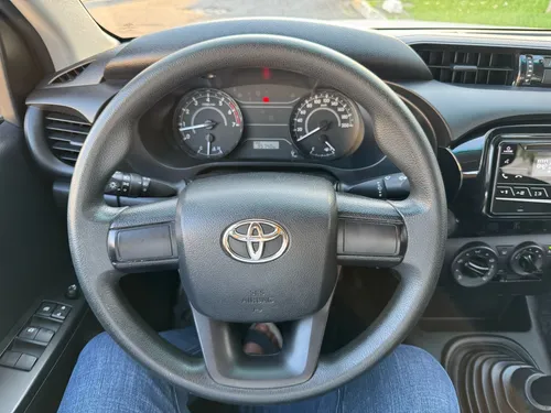 Toyota Hilux 2.7 Cabina Doble Sr Mt