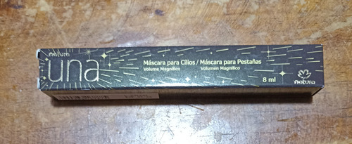 Máscara de cílios Magnificent Volume, edição de Natal, uma cor preta