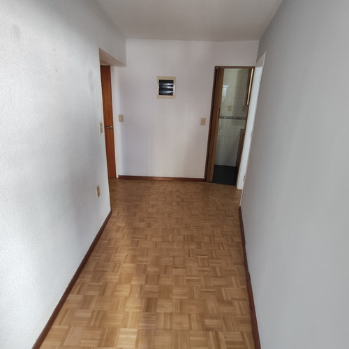 Imagen 5 de 18 de Apartamento En Venta. Tres Cruces. Monoambiente Con Garaje.