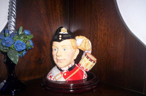 Excelente Jarra Royal Doulton Drummer Boy Medium