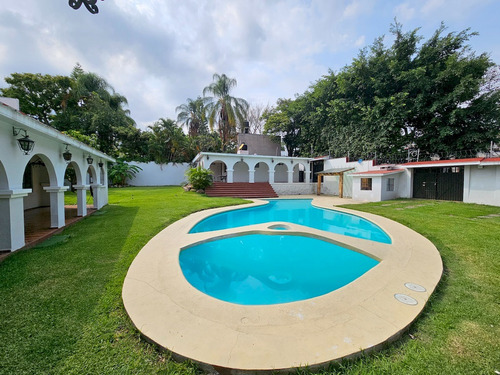 Casa Sola En Venta En Un Solo Nivel En Jardines De Cuernavaca.