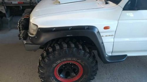 Imagem 3 de 4 de Conjunto De Alargadores De Paralamas Pajero Gls-b