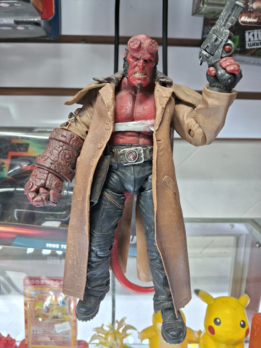 Figura Hellboy Mezco 