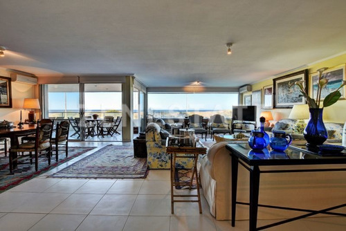Venta Apartamento Dúplex De 4 Dormitorios En Playa Brava