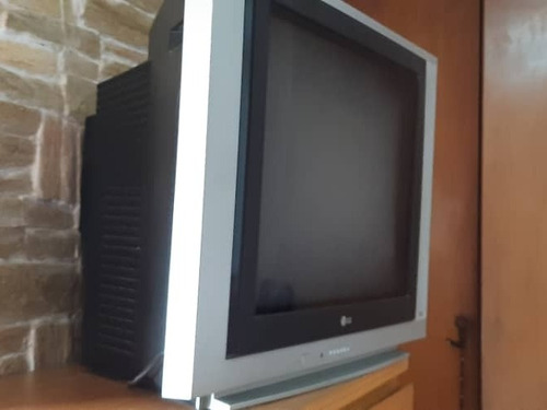Imagen 2 de 2 de Televisor LG De 31.50 Pulgadas De Ancho.