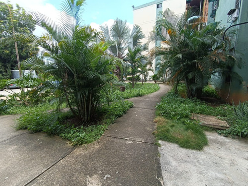 Apartamento En Valencia. Res Los Laureles. (spatrc-22)