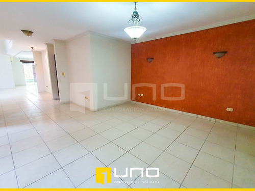 Imagen 2 de 11 de Barrio Fleig Hermosa Casa Con Piscina En Alquiler