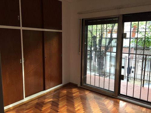 Casa En Triplex 6 Ambientes Cochera - Terraza - Parrilla
