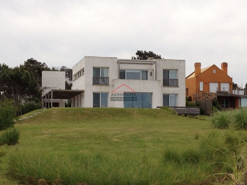 Casa En Manantiales, 3 Dormitorios *- Ref: 3539