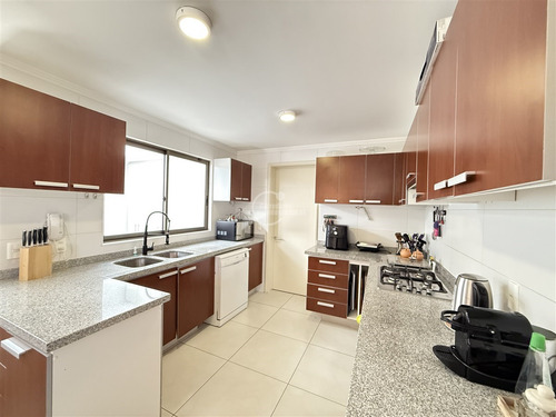 Casa Enaco En Venta De 4 Dorm. En Lo Barnechea