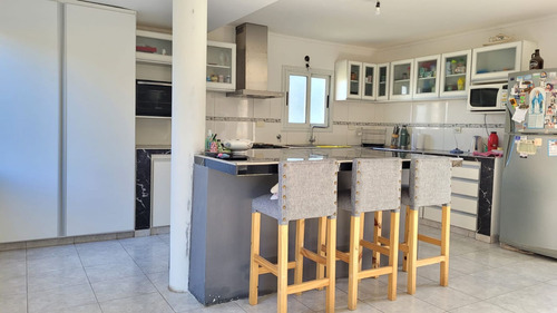 Casa De 3 Dormitorios Moderna En Venta