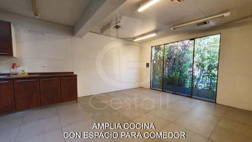 Oficina En Venta En Providencia, 25 Privados-7 Baños-10 Est.
