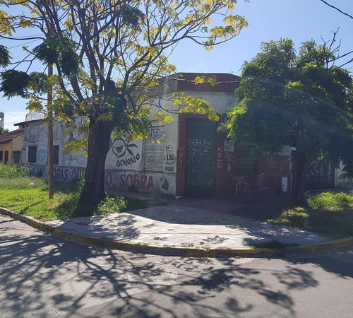 Casa Más Depósito En Lomas De Zamora, G.b.a. Zona Sur