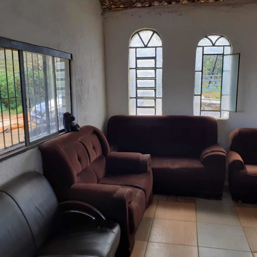 Chácara 2 Quartos, 1 Cozinha, 1 Banheiro E 1 Sala .