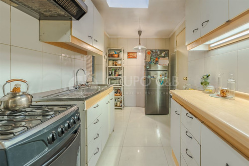 Casa En Venta De 3 Dorm. En Las Condes