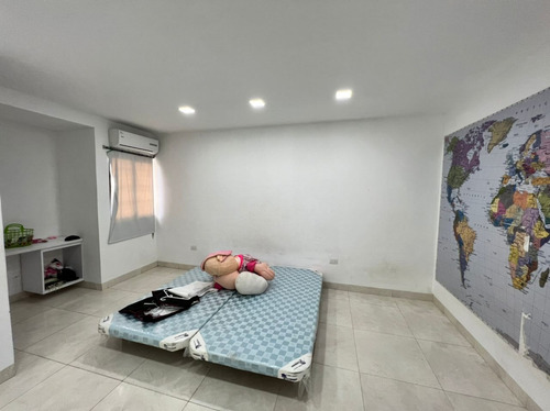 Imagen 6 de 9 de Bello Townhouse En San Diego Con Pozo