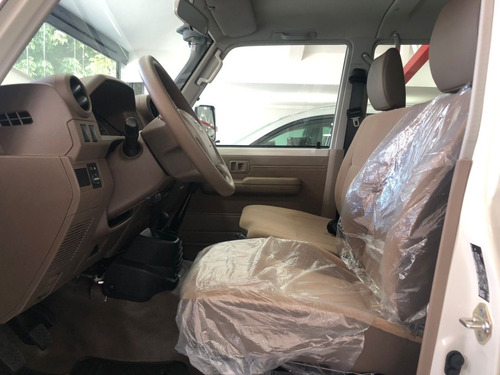 Imagen 2 de 13 de Toyota Land Cruiser