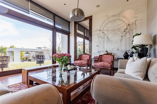 Casa En Venta De 6 Dorm. En Lo Barnechea