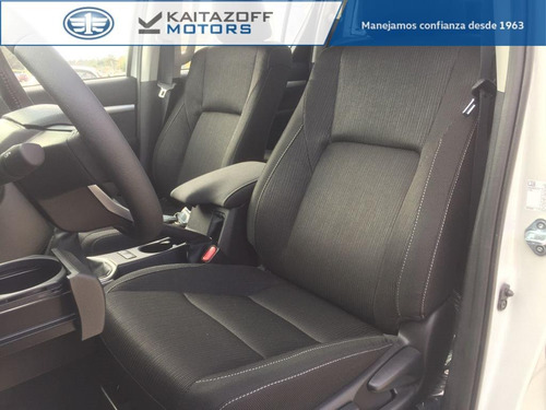 Imagen 12 de 15 de Toyota Hilux Srv 4x2 2022 0km