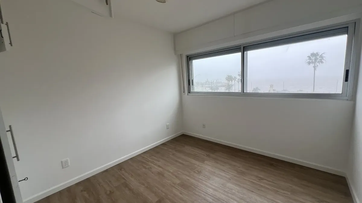 Vista Al Mar Y Al Templo Inglés. Muy Buenos Placares. Gastos Comunes Entre $3000-3500. No Garage. · Foto 5