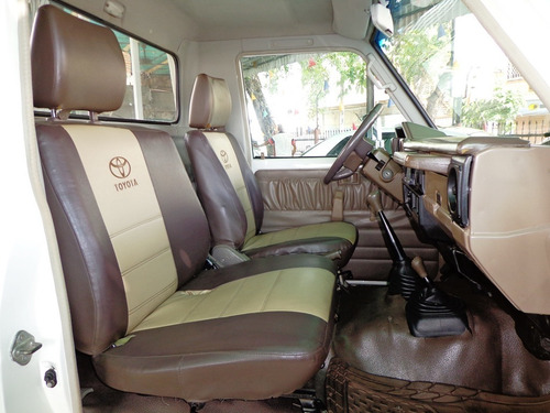 Imagen 12 de 15 de Toyota Land Cruiser Hembrita 2007 4.5 4x4 Sincrónico
