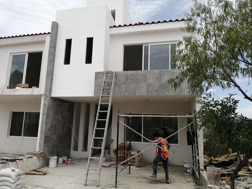 En Venta Casa En Pedregal De Schoenstatt, 3 Niveles Más Roof