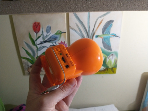 Mini Parlante Portátil Manzana Naranja P/ Pilas O Cargador