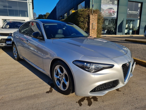 Imagen 1 de 21 de Alfa Romeo Giulia 2021 2.0 200cv 200 Distinctive