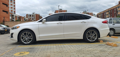 Ford Fusion Hybrid. Sel.