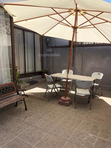 Venta Cómoda Casa De 4d A 2 Cuadras De Avda. Los Carreras