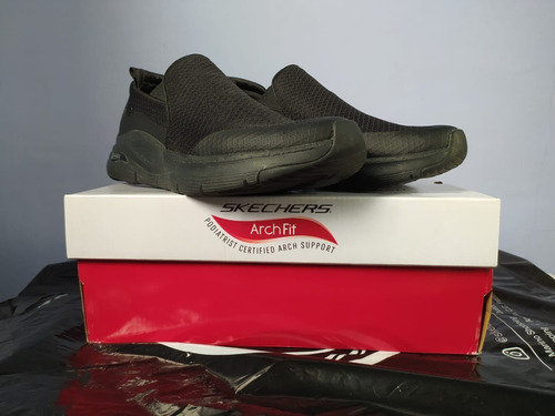 Zapatos Skechers Arch Fit Banlin