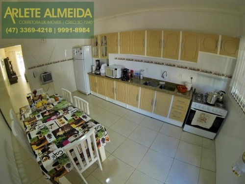 Imagem 7 de 15 de Casa No Bairro Centro Em Porto Belo Sc - 859