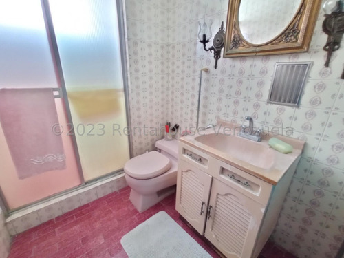 Amplia Y Fresca Casa En Venta Ubicada En Maracay Urb El Centro Db 23-28368
