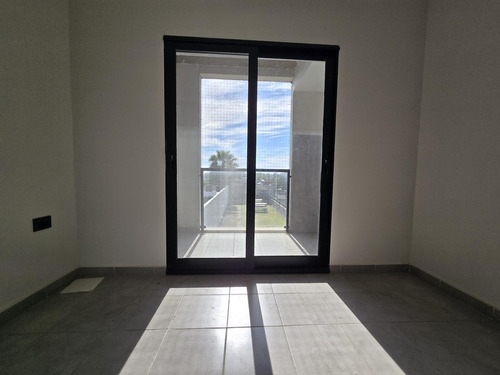 Semipiso De Un Dormitorio, Cocina Sectoriazada, Escritorio, Un Baño Y Dos Balcones, Cochera Opcional