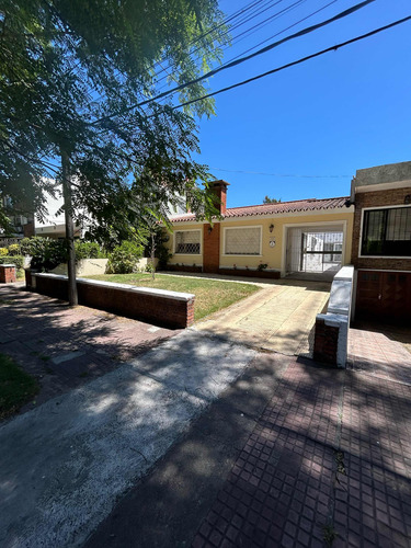Casa En Venta A Pasos De La Rambla .