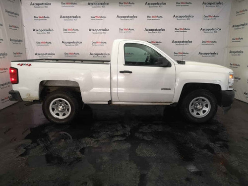 Imagen 11 de 15 de Chevrolet Silverado 2018 2p Ls Cab Regular V8/5.3 Aut 4x4