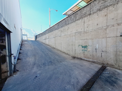 Local Con Estacionamientos Y Bodegas - Aeródromo Tobalaba