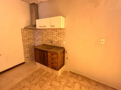 Alquiler De Casa Al Frente ,2 Dormitorio,cocina Comedor,parrillero,cochera$ 16900 , Garantias. Anda,porto Seguro.