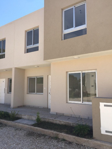 Imagen 3 de 30 de En Venta. Amplia Dupl 125m2 + Patio La Giustina Ii