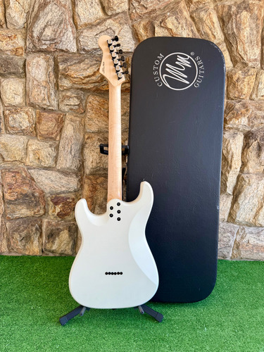 Guitarra Music Maker Stk 2022 Com Surh Bridge Lace Sensor Destro Branco Ébano (Usado)