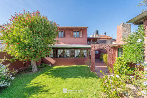 Venta - Casa 6 Ambientes Apto Profesional Con Parque - Parque Luro