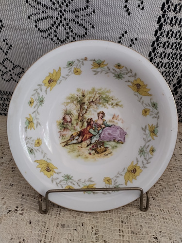 Muy Lindo Plato Antiguo En Porcelana De Decoración 