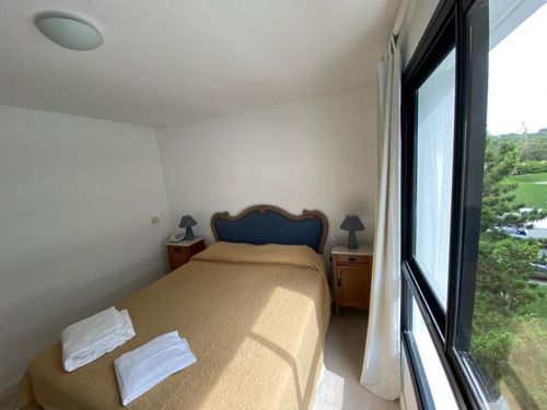 Venta De Apartamento De 3 Dormitorios En Playa Brava