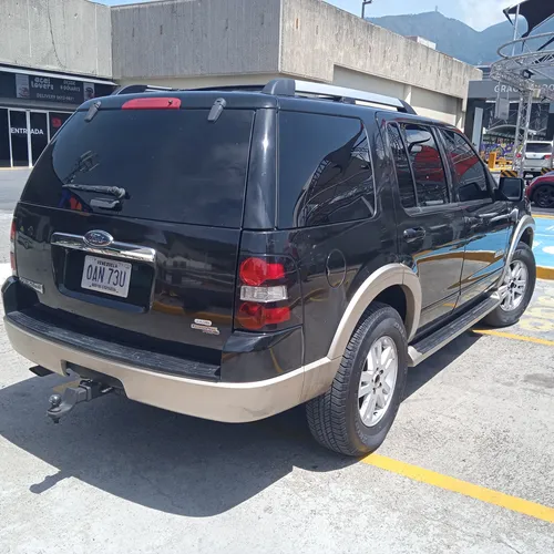 Ford Explorer Automática.