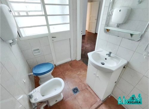 Alquiler! 1 Dormitorio! Bajos Gs Cs! A Pasos De La Rambla!!